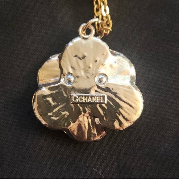 CHANEL Vintage Button- Gold and Yellow Floral Necklace - Picture 5 of 5